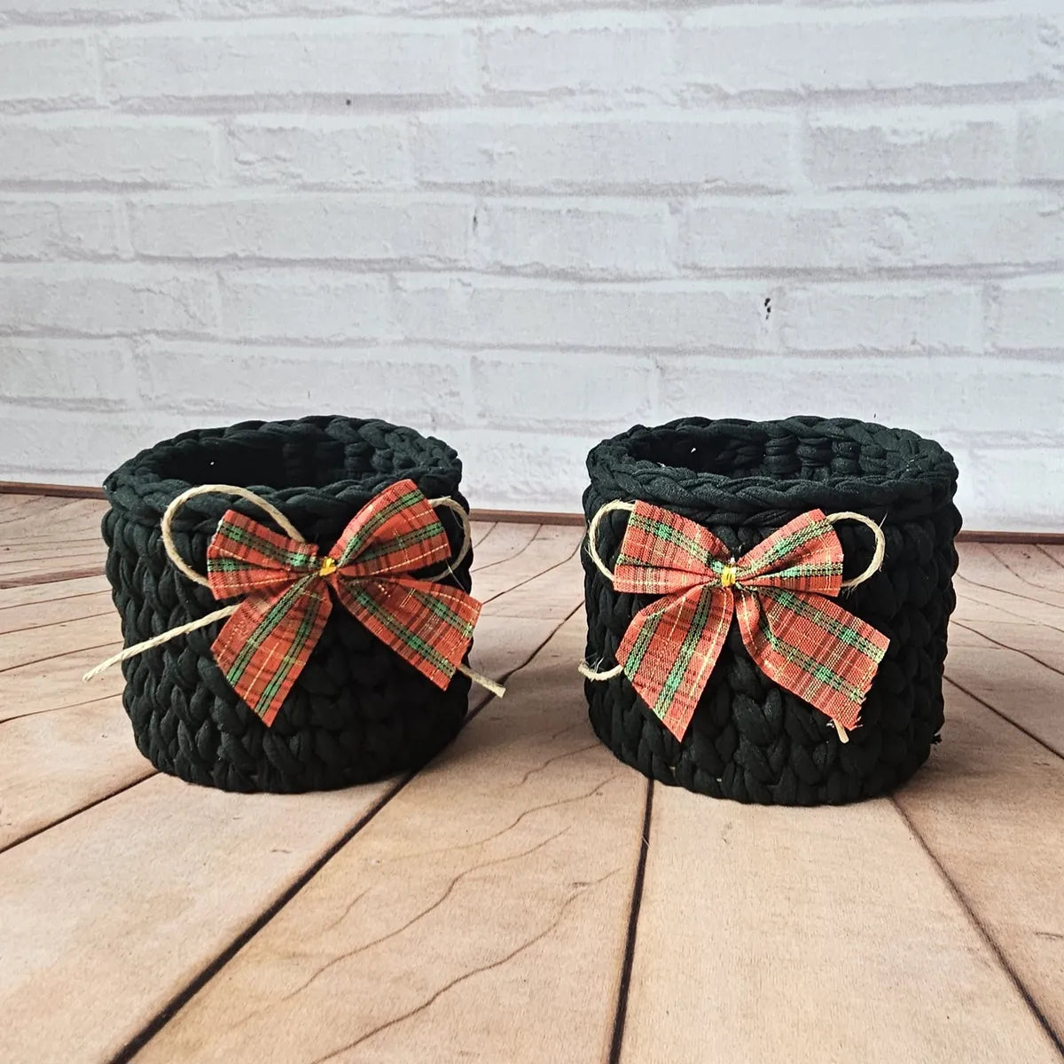 Kit Porta Panetone de Crochê Preto com laço Vermelho