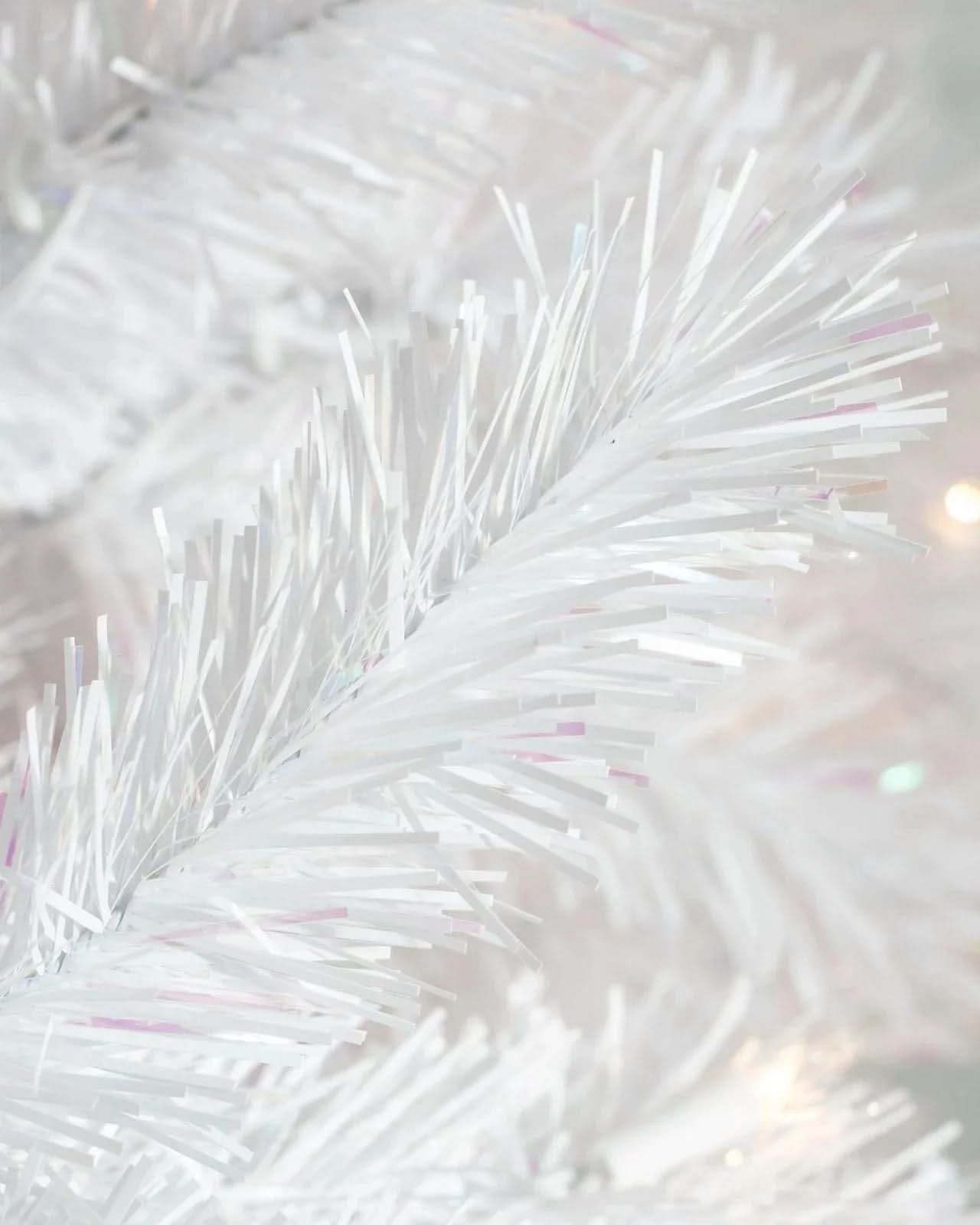 Árvore de Natal Branco Clássico — Galhos Articulados e Micro LEDs