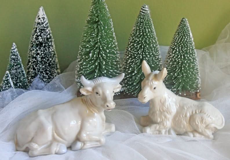 Presépio Robert Stanley – 7 Peças em Resina com Estilo Contemporâneo