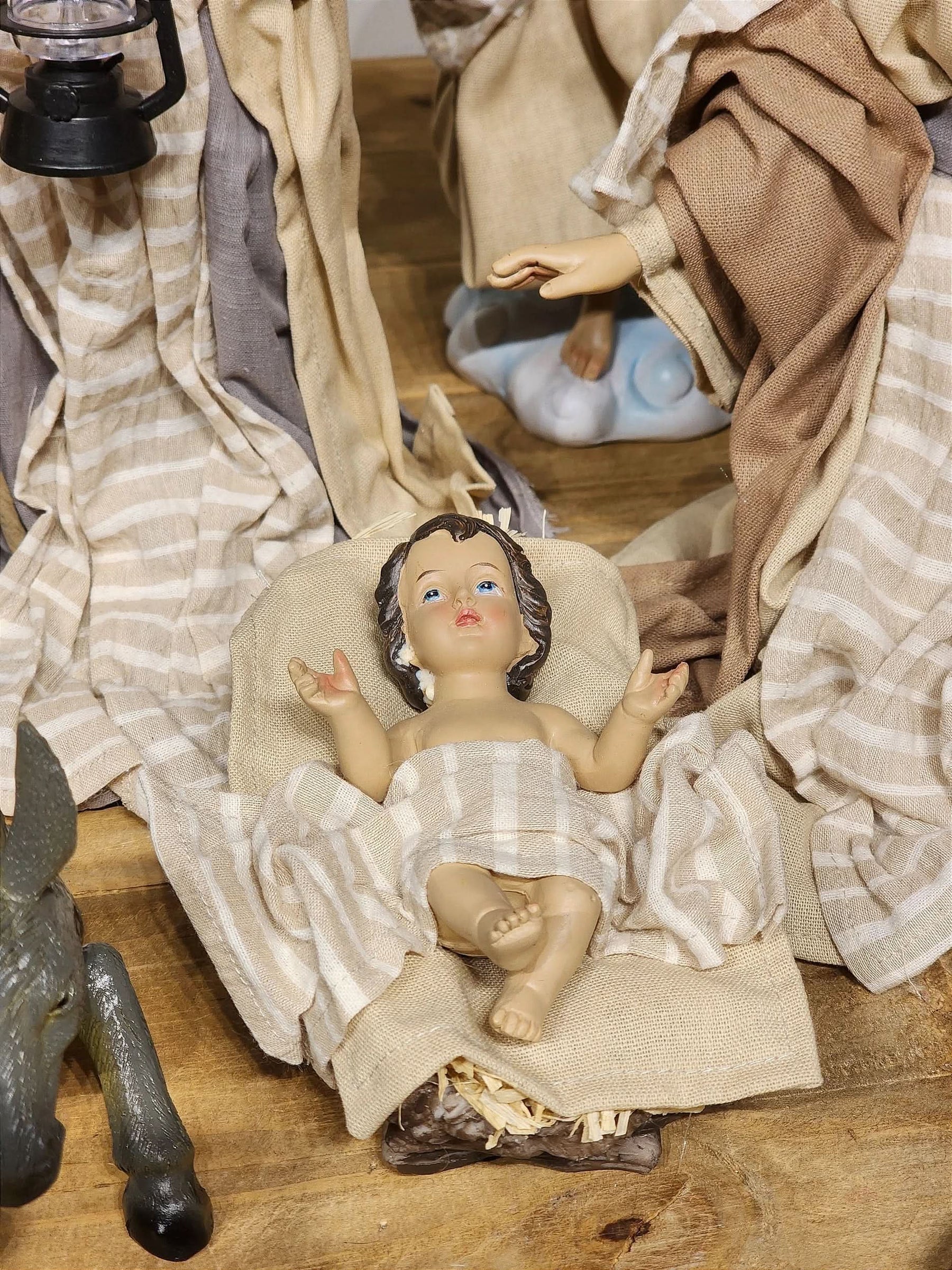 Presépio em Resina com Tecido Natural • 11 Peças • 40cm