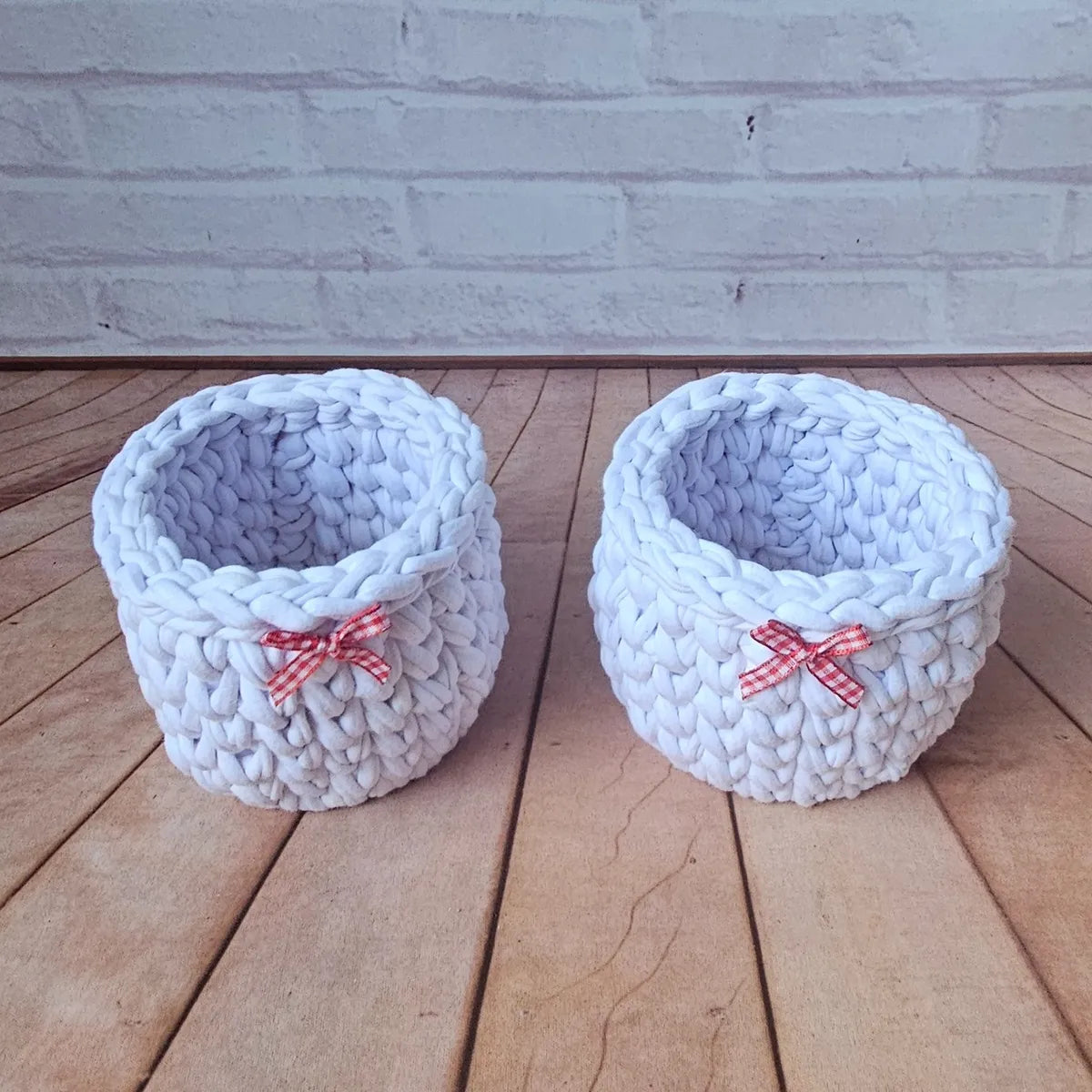 Kit Porta Panetone de Crochê Branco com Laço Vermelho