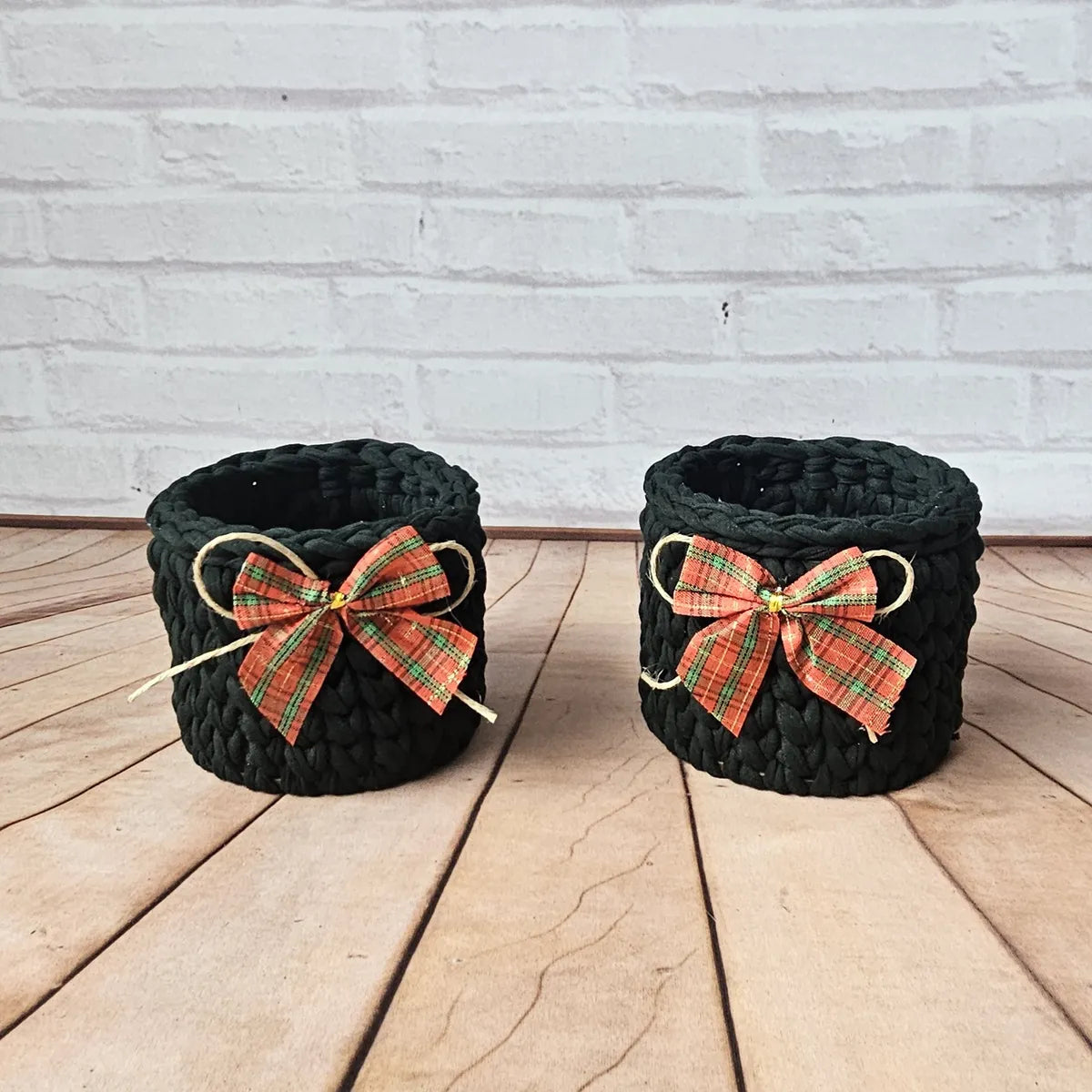 Kit Porta Panetone de Crochê Preto com laço Vermelho