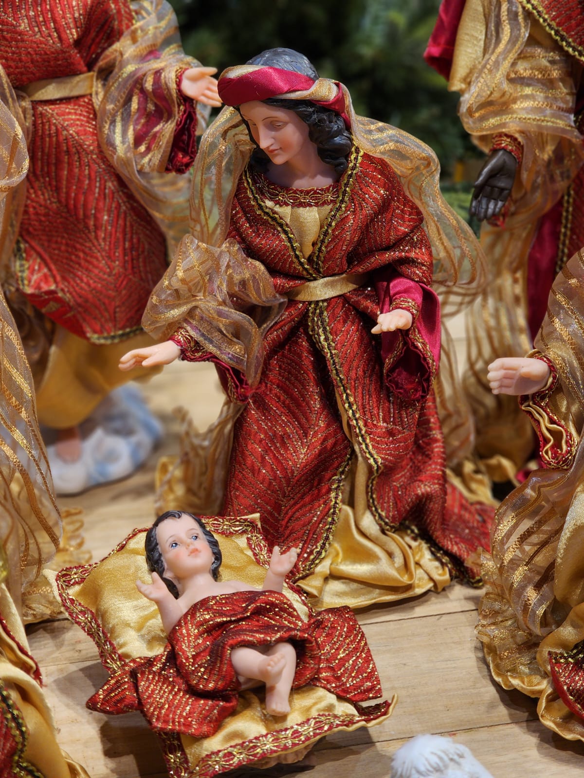 Presépio em Resina com Tecido Premium - 11 Peças | 28cm, 37cm e 48cm