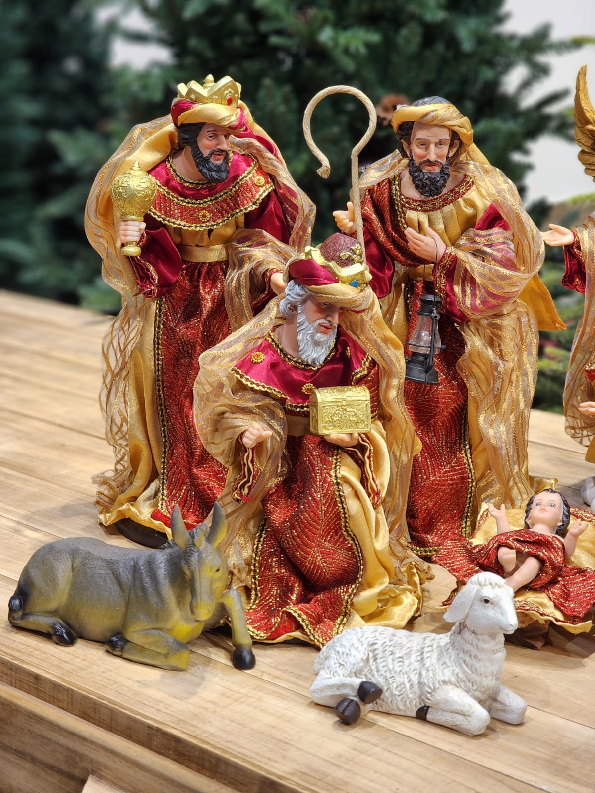 Presépio em Resina com Tecido Premium - 11 Peças | 28cm, 37cm e 48cm