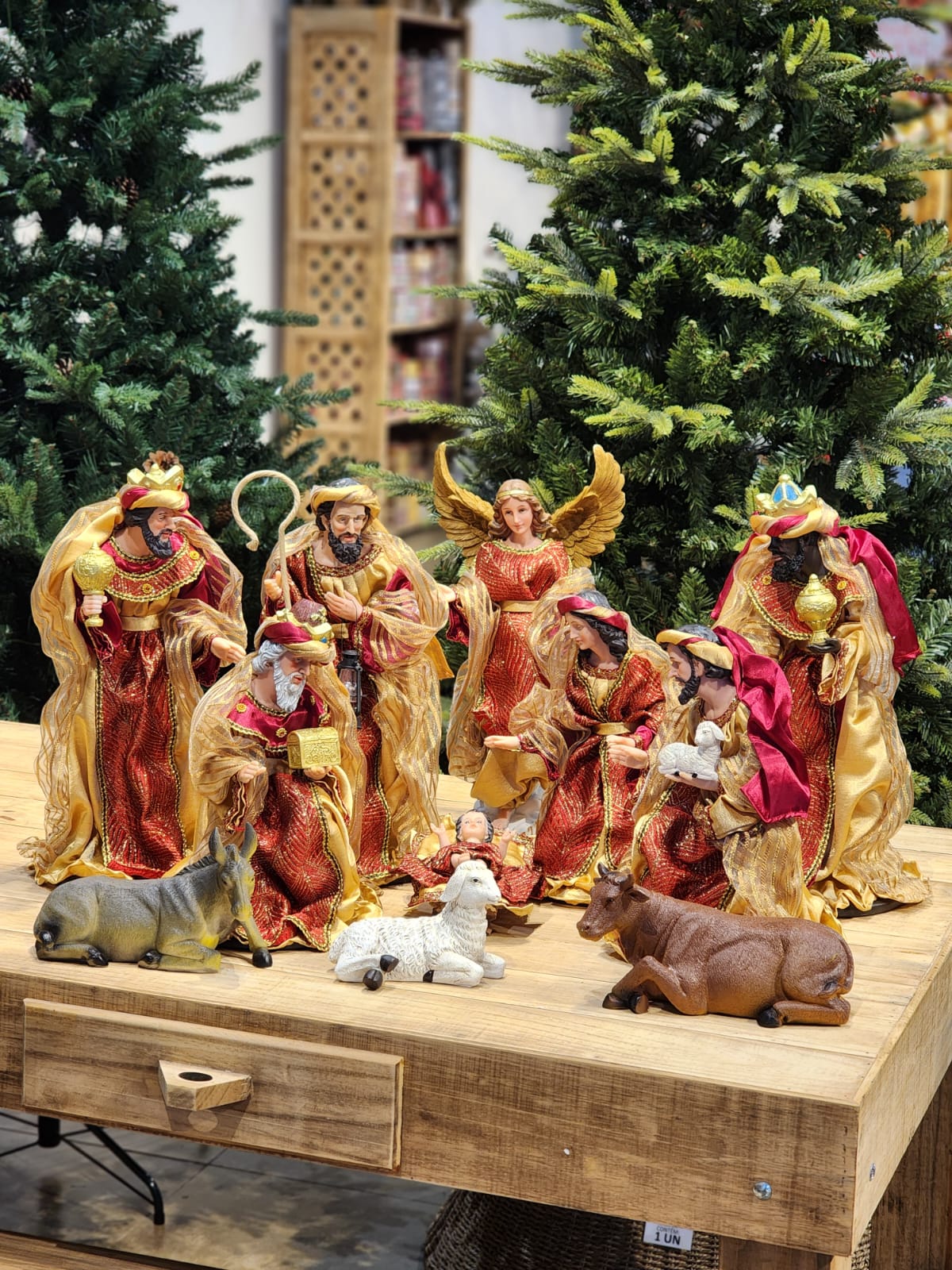 Presépio em Resina com Tecido Premium - 11 Peças | 28cm, 37cm e 48cm