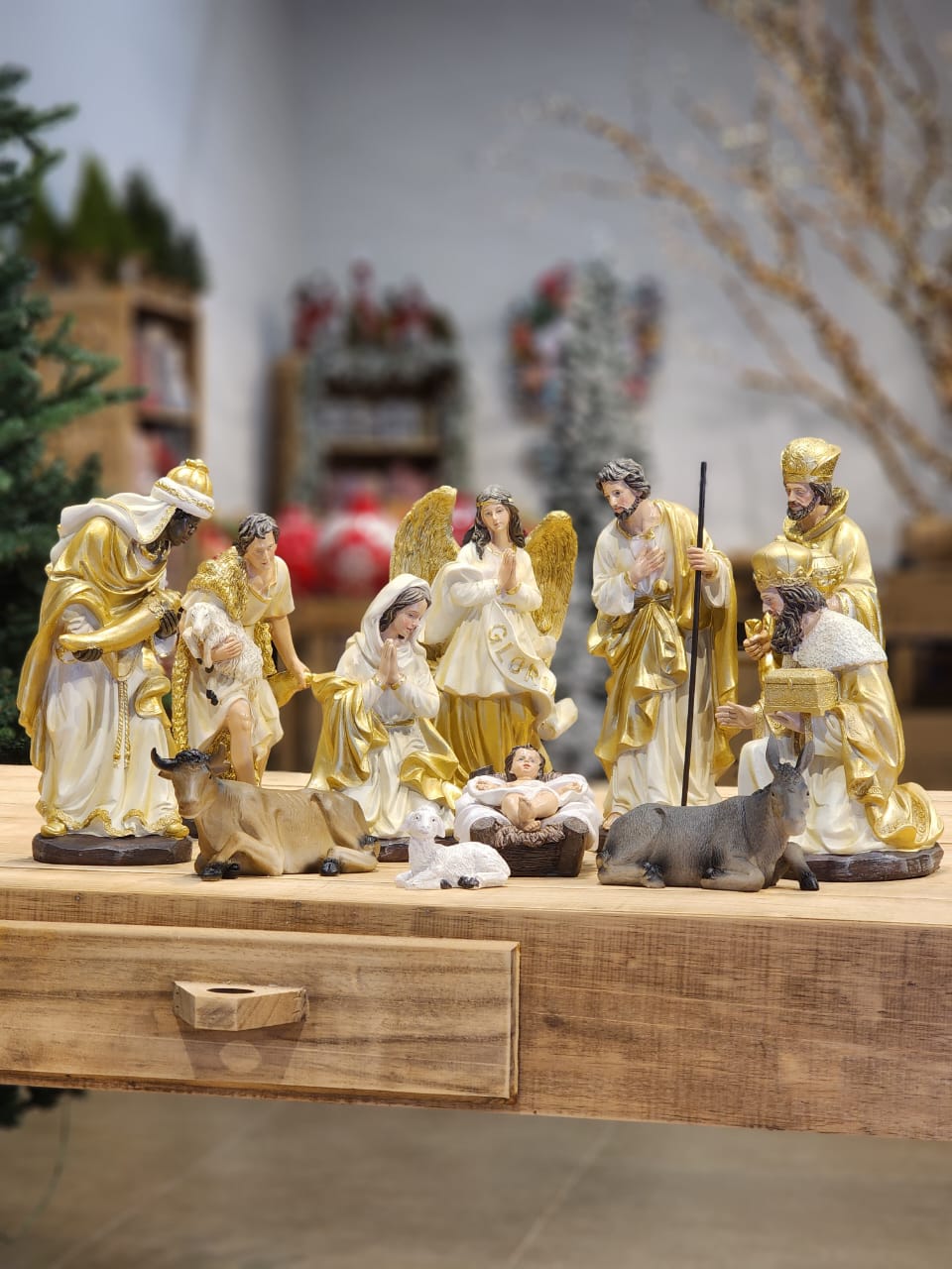 Presépio Sagrada Família Dourado - 11 Peças em Resina | 20cm, 33cm e 48cm